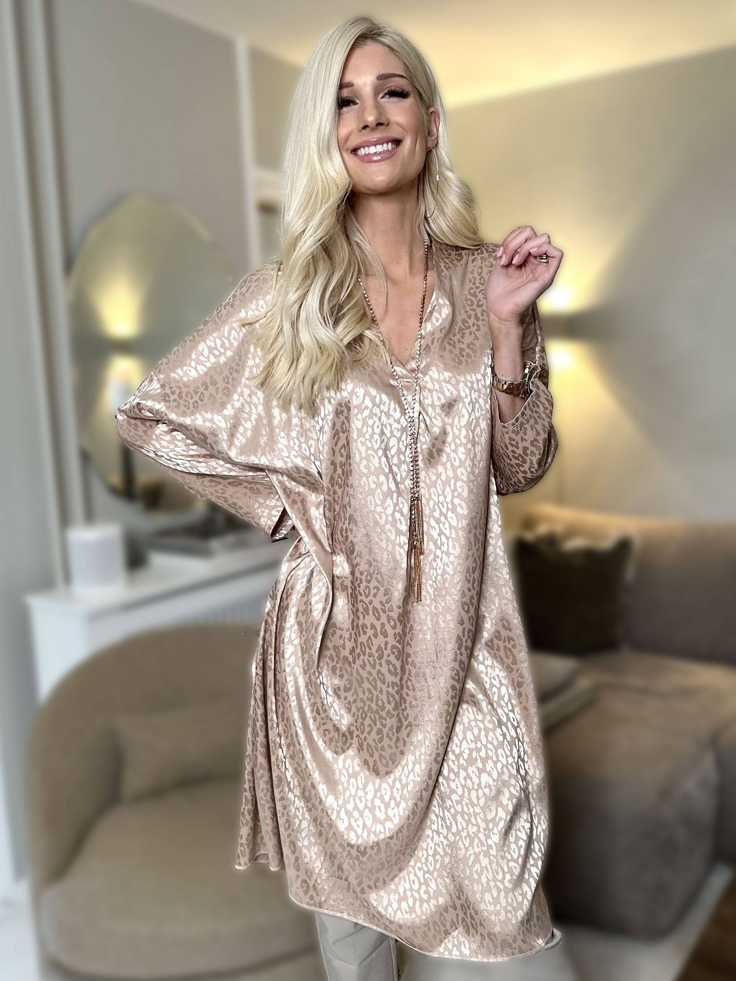 Telly - Tunica med leopardfläckar i silkeslook